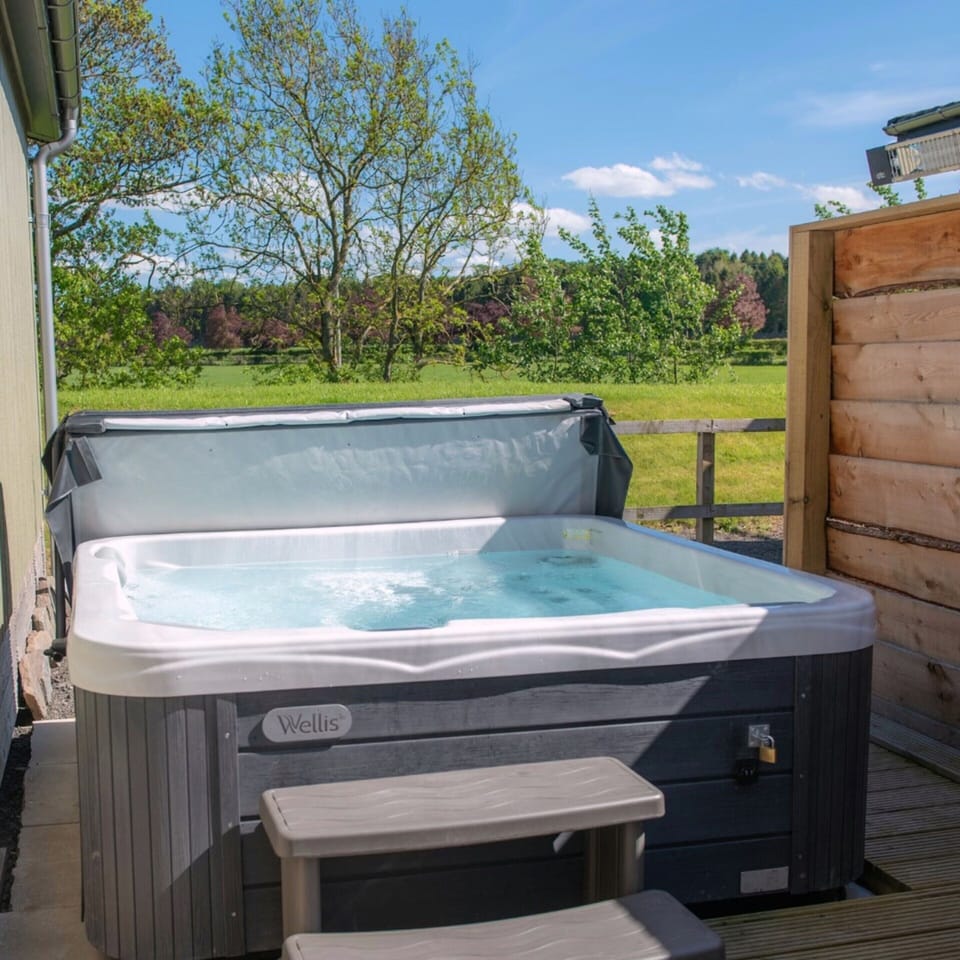 Chalet | Outdoor spa tub