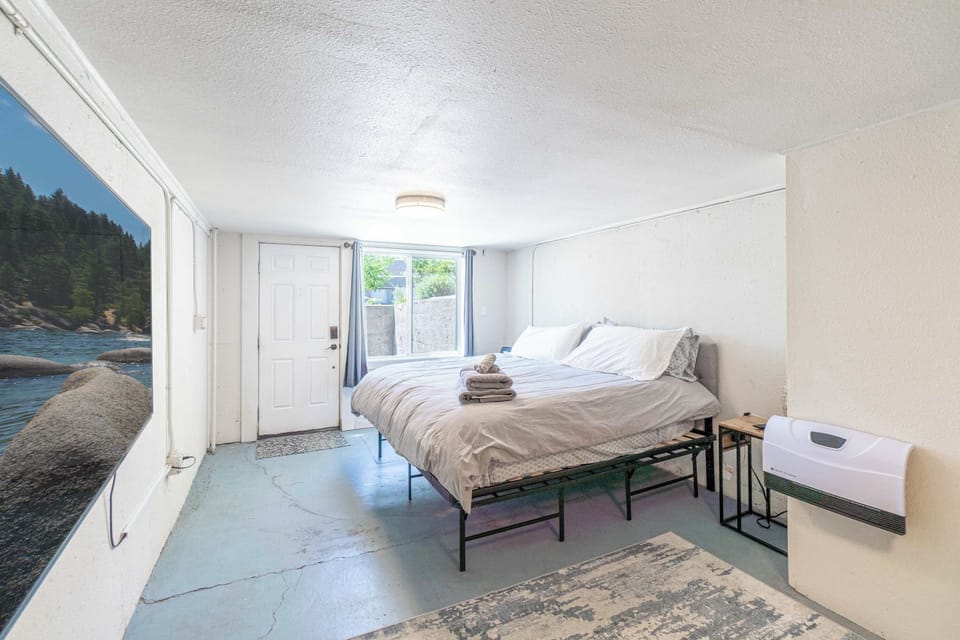 Apartment, 1 King Bed, City View (Stewart Downstairs) | 1 bedroom, individually decorated, individually furnished, bed sheets