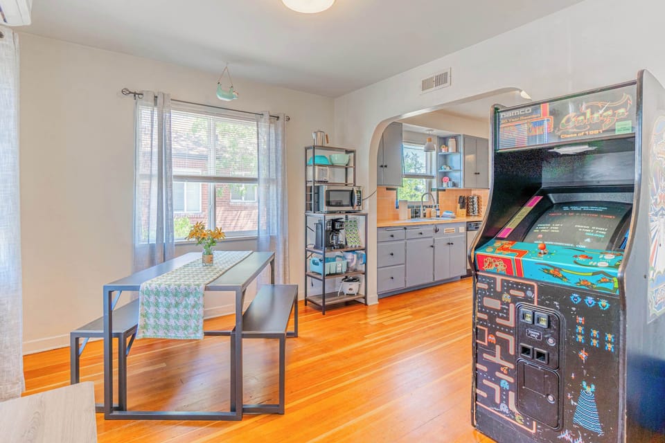 House, Multiple Beds, City View (Stewart Upstairs) | 2 bedrooms, individually decorated, individually furnished, bed sheets
