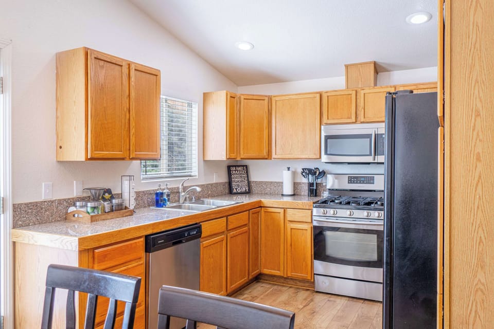 House, Multiple Beds, Garden View (Carousel) | Private kitchen
