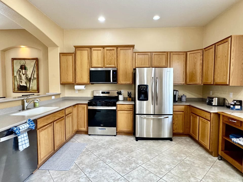 Nice Fully Equipped Kitchen