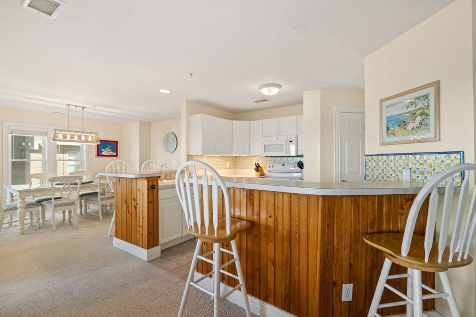 PCBPV1411 Ballast Point Villa 1411 | Kitchen - Island Seating for 4