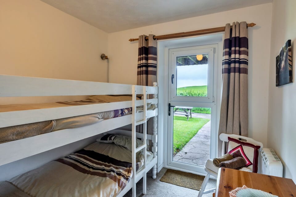 Romantic Lyme Regis Couple's Hideaway Cottage in England