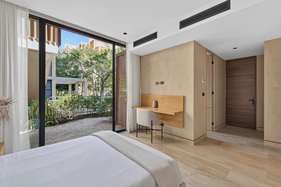 Bedroom double bed