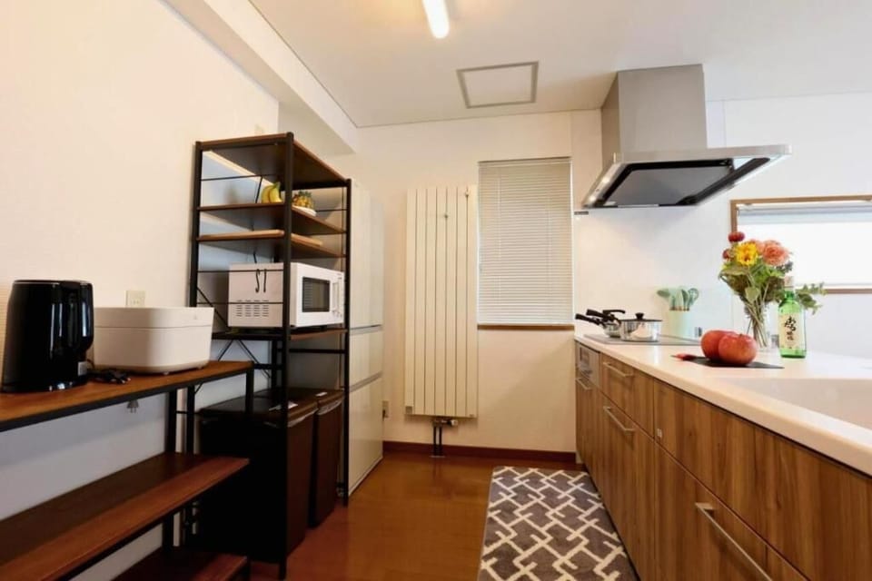 Basic House, 4 Bedrooms, City View | Private kitchen