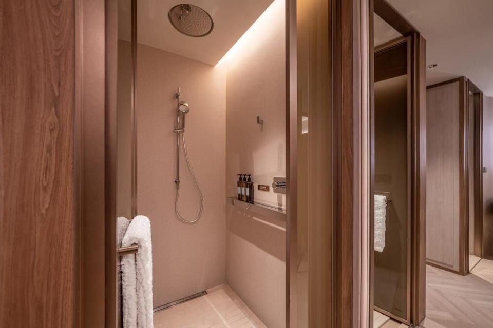Comfort Triple Room, City View | Bathroom | Shower, rainfall showerhead, bathrobes, slippers