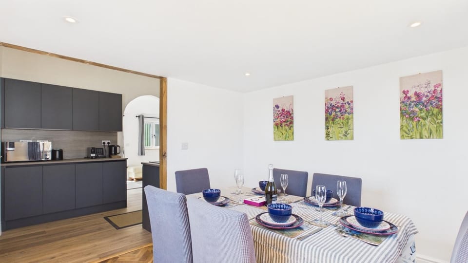 The Olde Log Cabin - 3 Bedroom - Beavers Hill (29391)