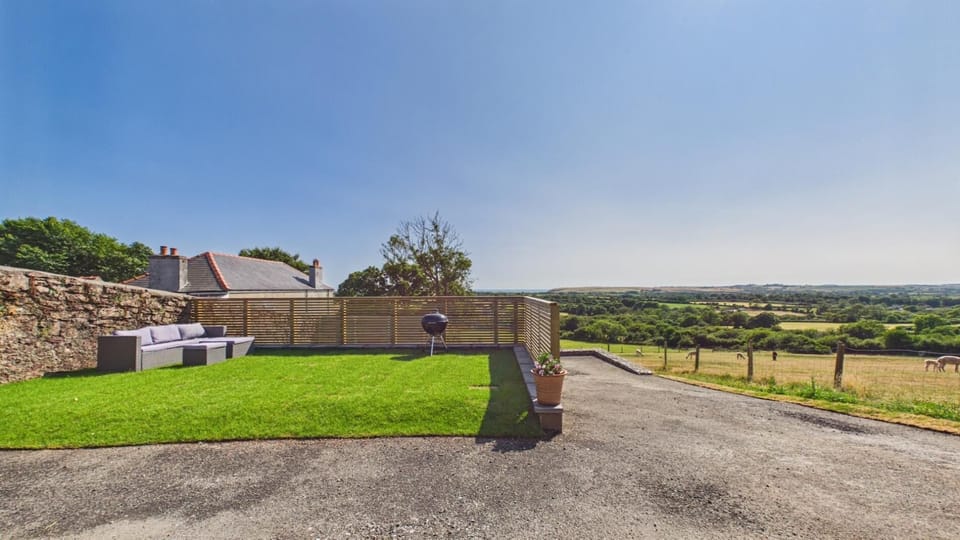 The Olde Log Cabin - 3 Bedroom - Beavers Hill (29424)