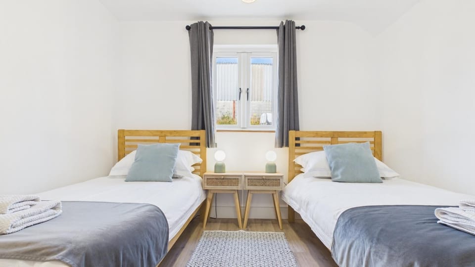 The Olde Log Cabin - 3 Bedroom - Beavers Hill (29410)
