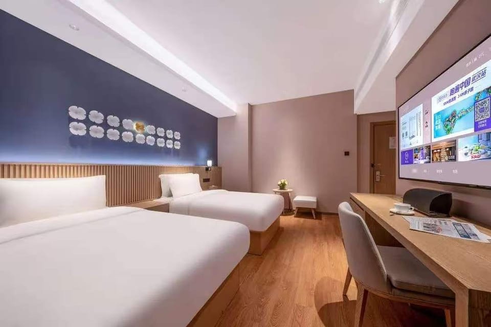 Premium bedding, down comforters, minibar (free items), desk