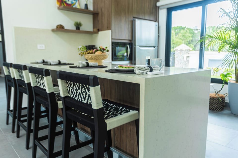 Breakfast bar