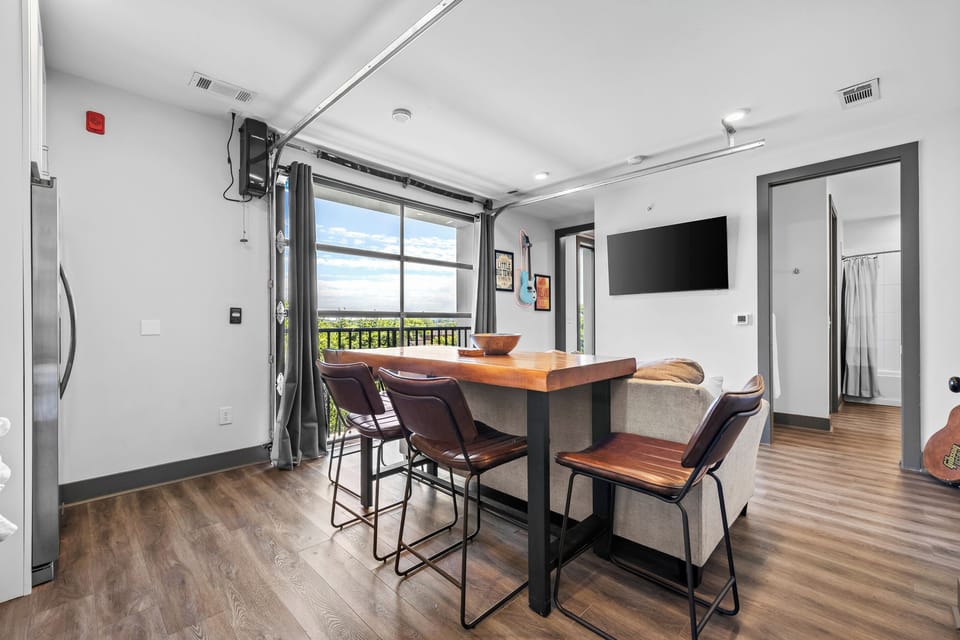 Kitchen-Dining Area: Bright space with stylish furniture and views to savor your meals!