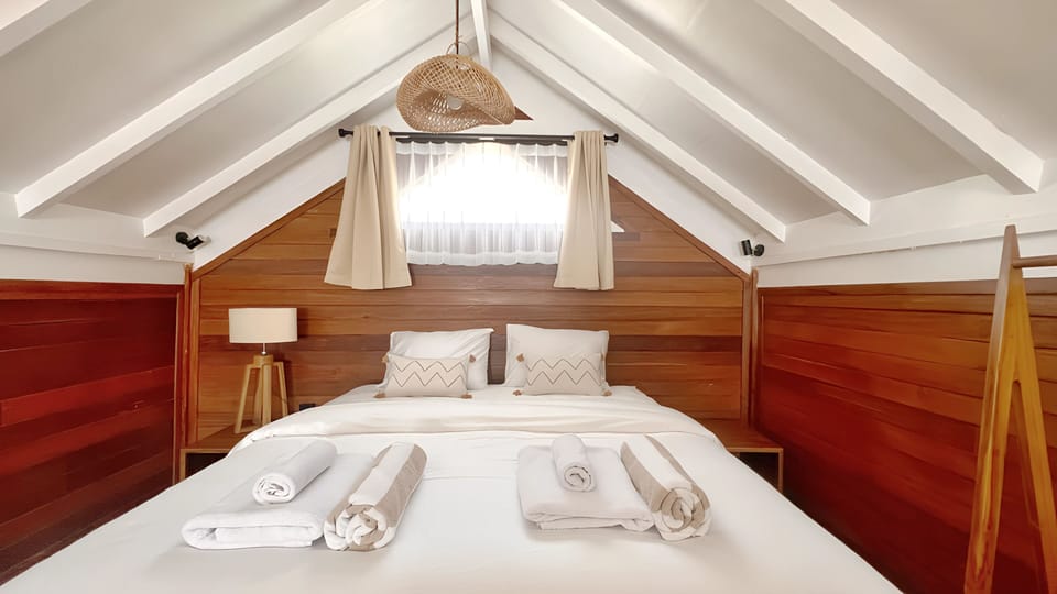 Deluxe Room, Garden View | Desk, laptop workspace, WiFi (free)