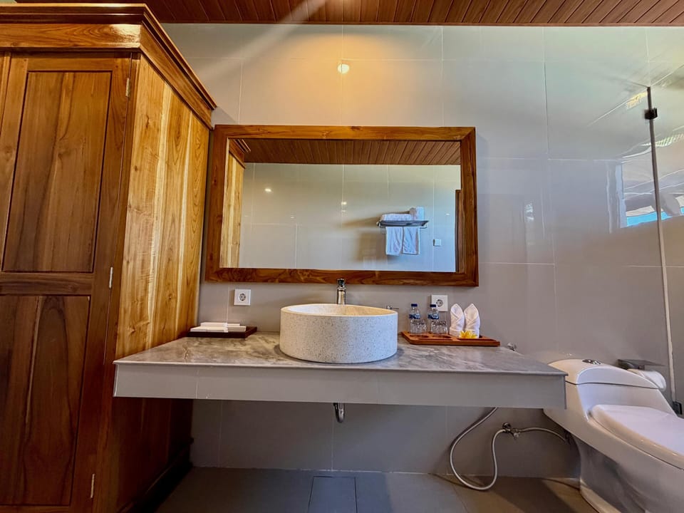 Deluxe Double Room, Patio | Bathroom | Shower, free toiletries, towels, soap