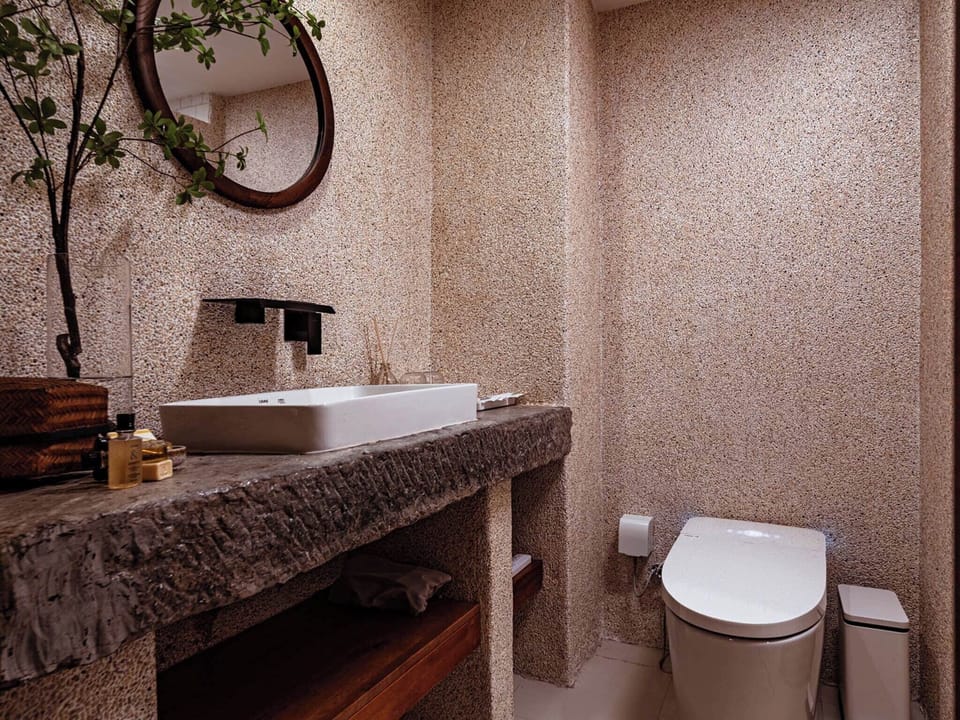 Superior Suite, Balcony, River View | Bathroom | Free toiletries, hair dryer, slippers, towels