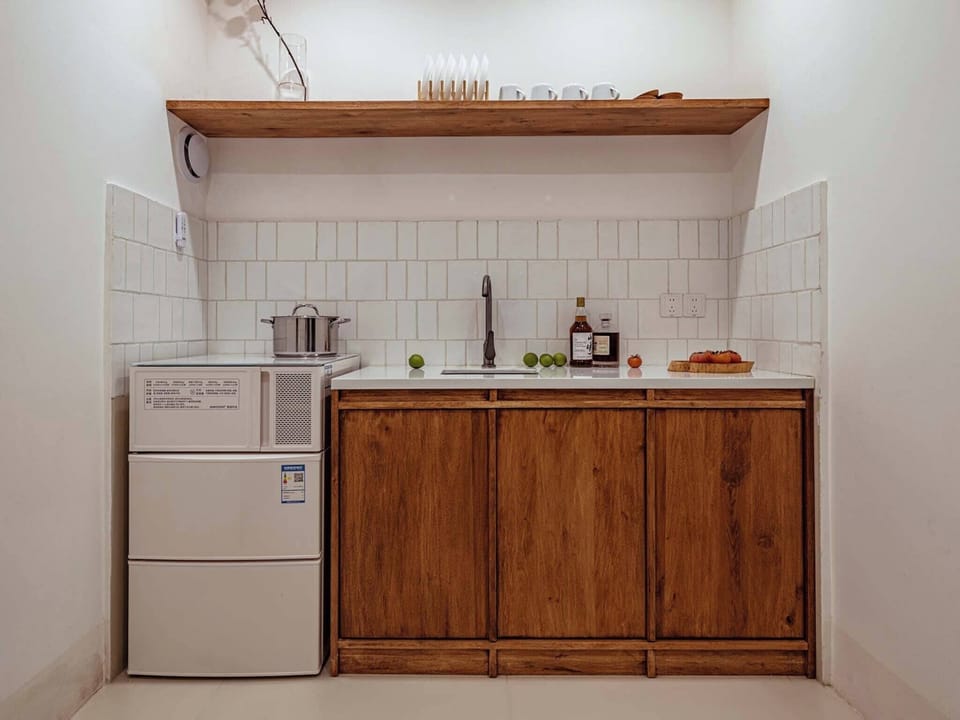 Superior Suite, Balcony, River View | Private kitchen | Coffee/tea maker, stovetop, electric kettle, cookware/dishes/utensils