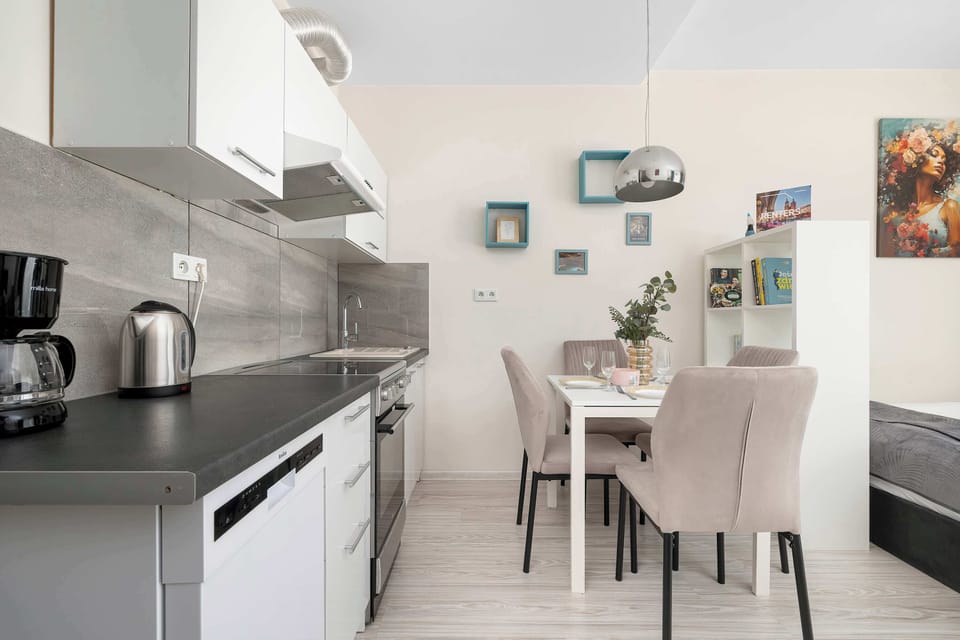 A fully equipped kitchenette with everything you need to prepare meals. The adjacent dining area is perfect for enjoying breakfast or dinner.