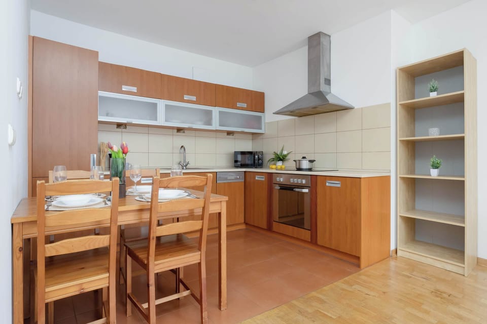 A functional kitchen with a dining table for shared meals. Everything you need for convenient everyday cooking is provided.