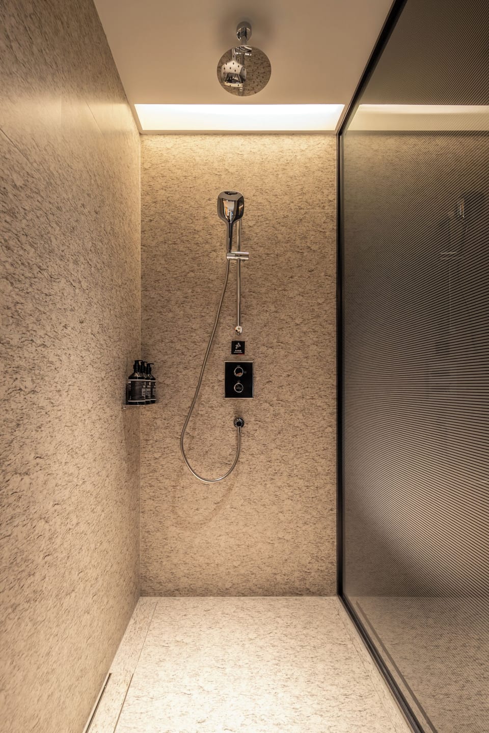 Basic Single Room, River View | Bathroom | Shower, rainfall showerhead, free toiletries, hair dryer