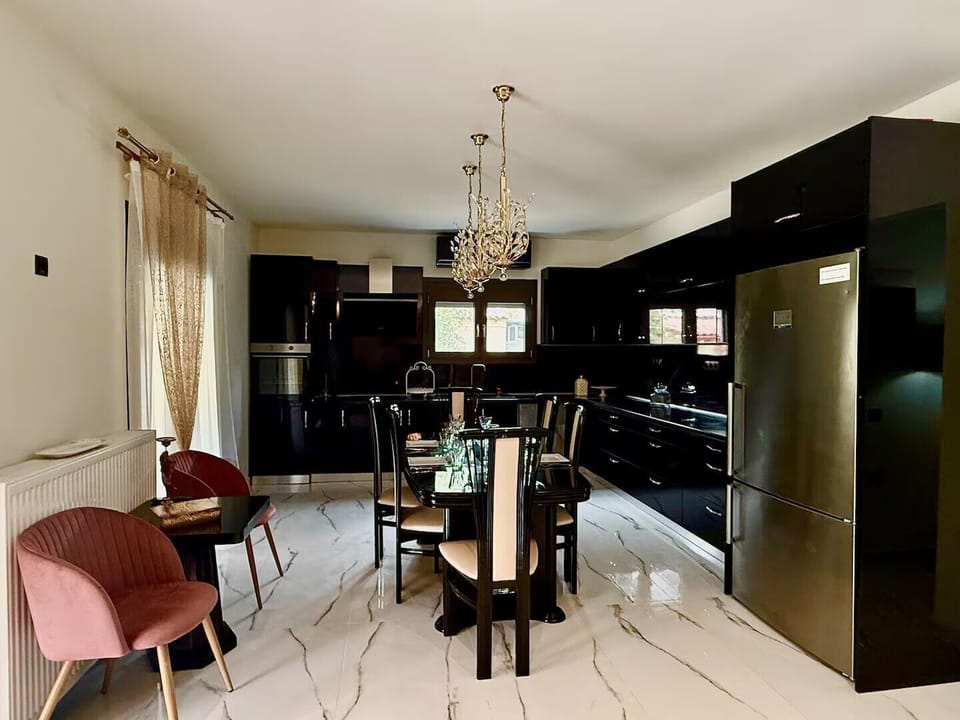 Spacious Dining area