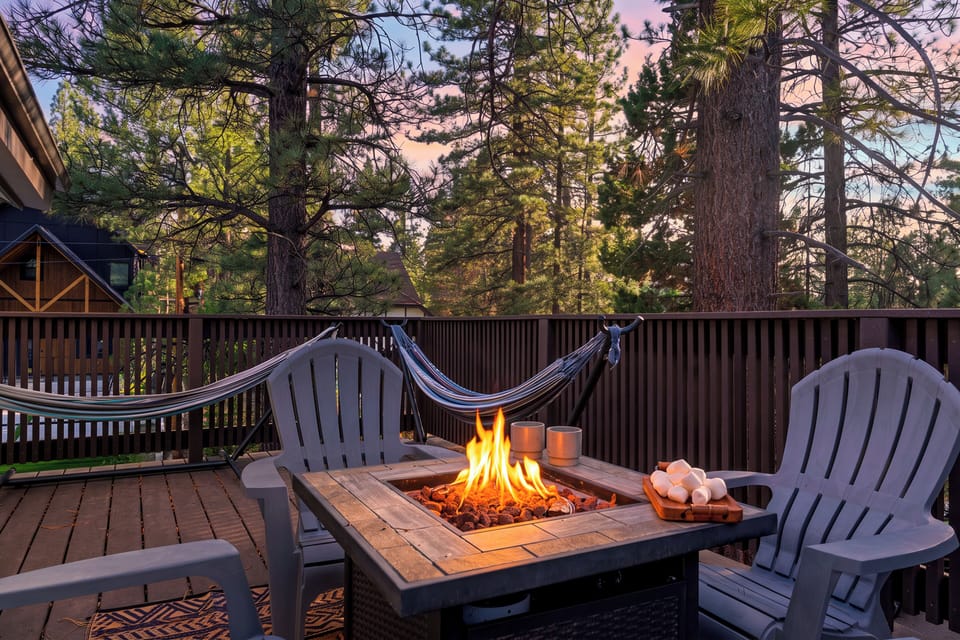 Gather around the fire table for s’mores and relaxed evenings beneath the towering pines.