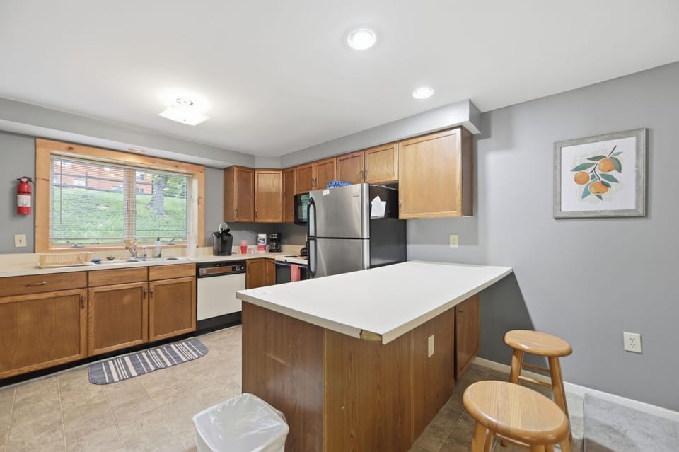 Pull up a seat at the breakfast bar while meals come together in the bright, fully equipped kitchen. (Powder Pass)