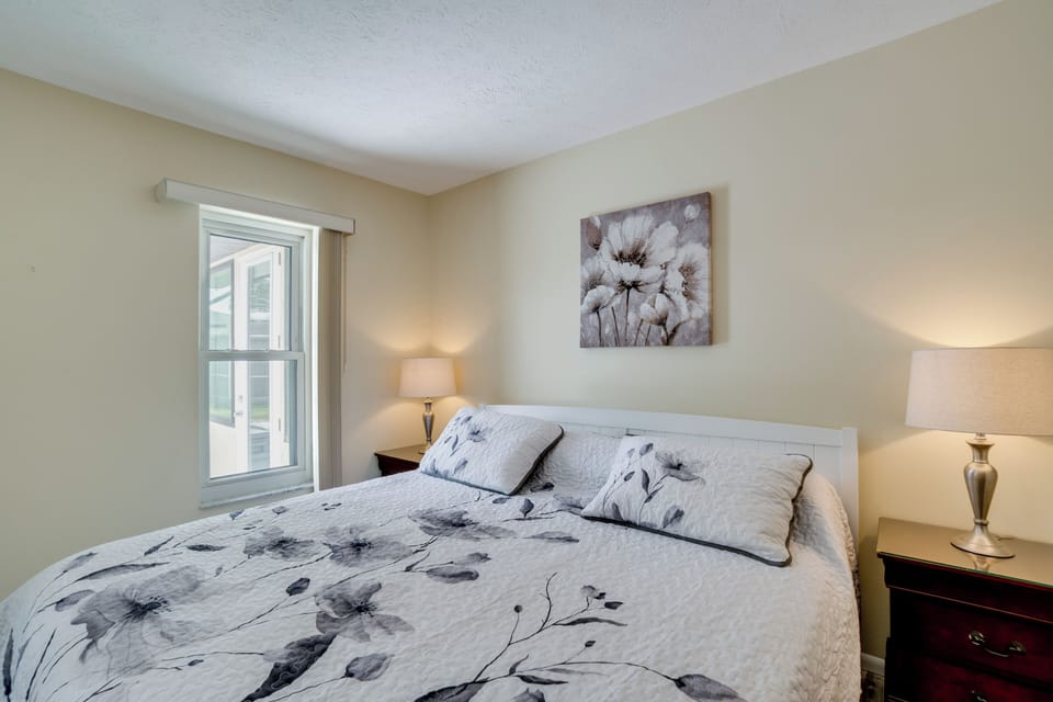 Bedroom 1 | King Bed
