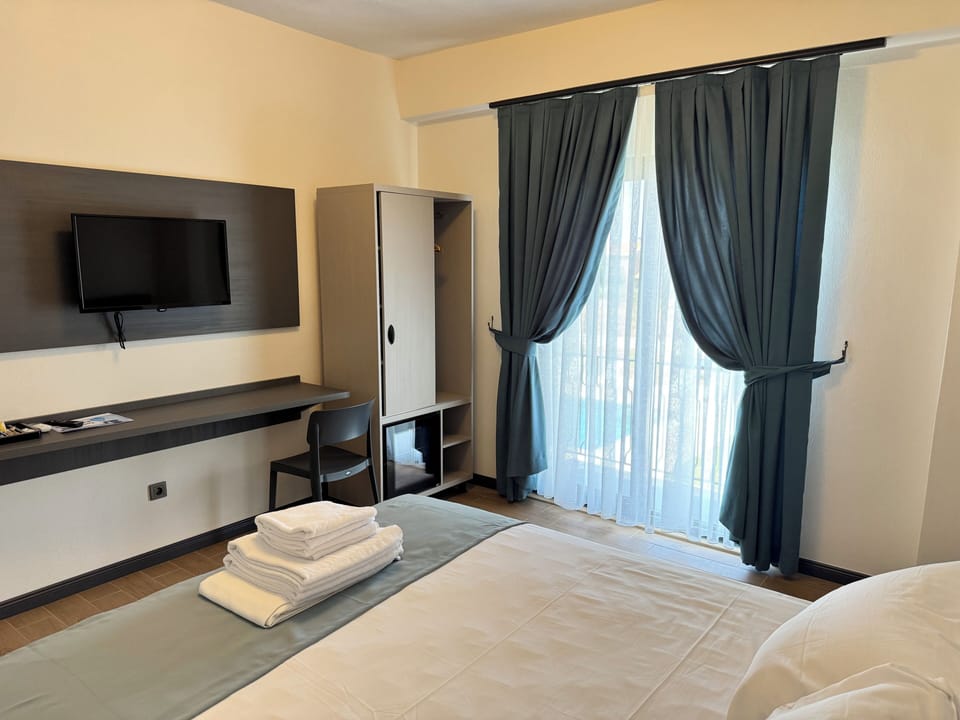 Deluxe Double or Twin Room | WiFi (free)