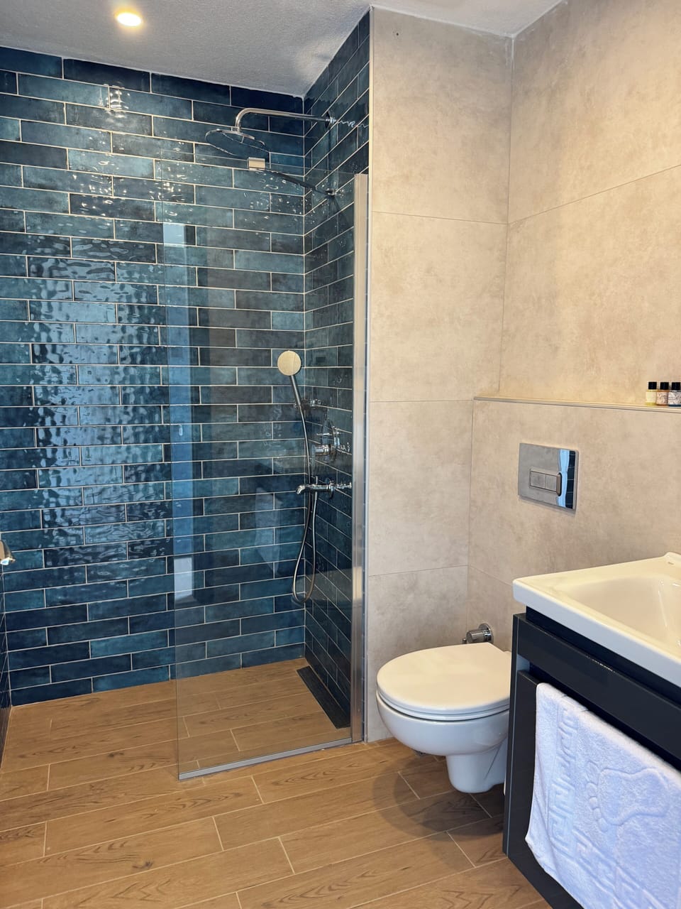 Standard Double Room, Balcony, Garden View | Bathroom | Shower, hair dryer, towels, soap