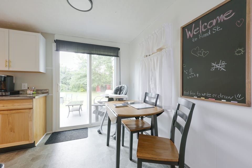 Dining Area | Family-Friendly Amenities