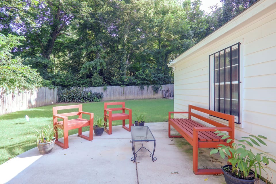 Private Yard & Patio