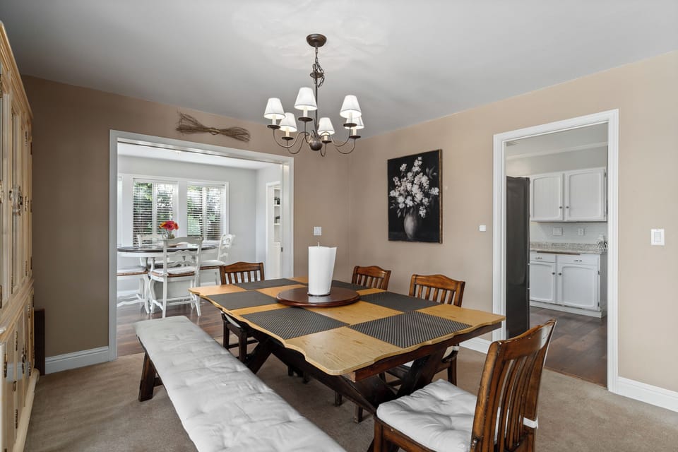 Dining Room | Dishes & Flatware Provided