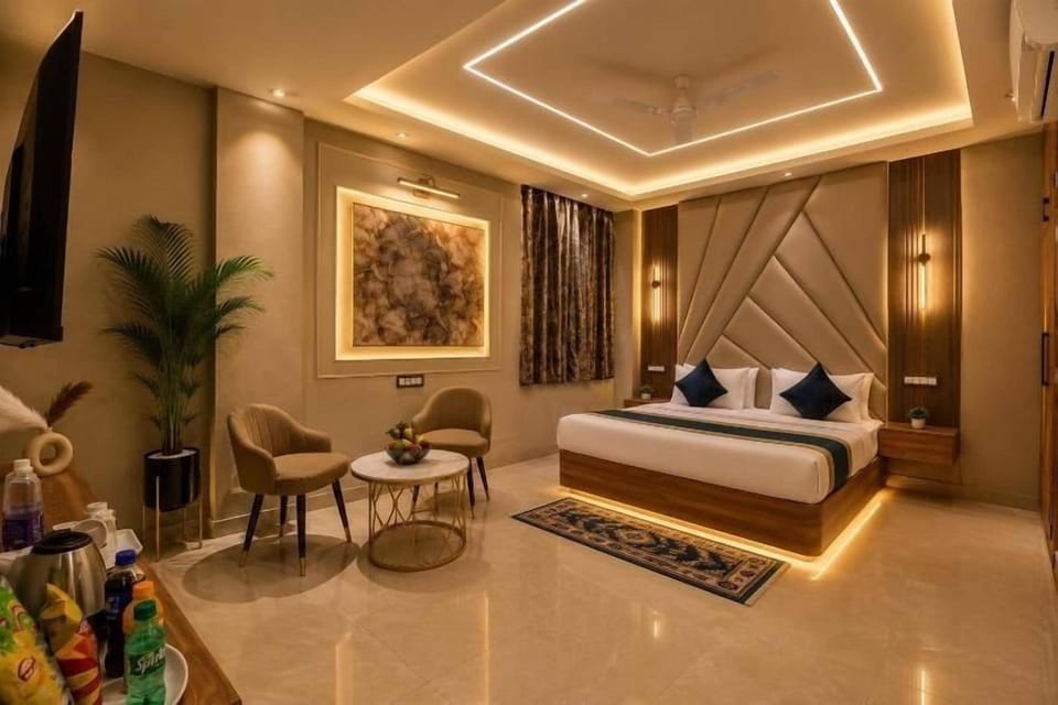 Double Room, Balcony, Ocean View | In-room safe, desk, iron/ironing board (on request), WiFi (free)