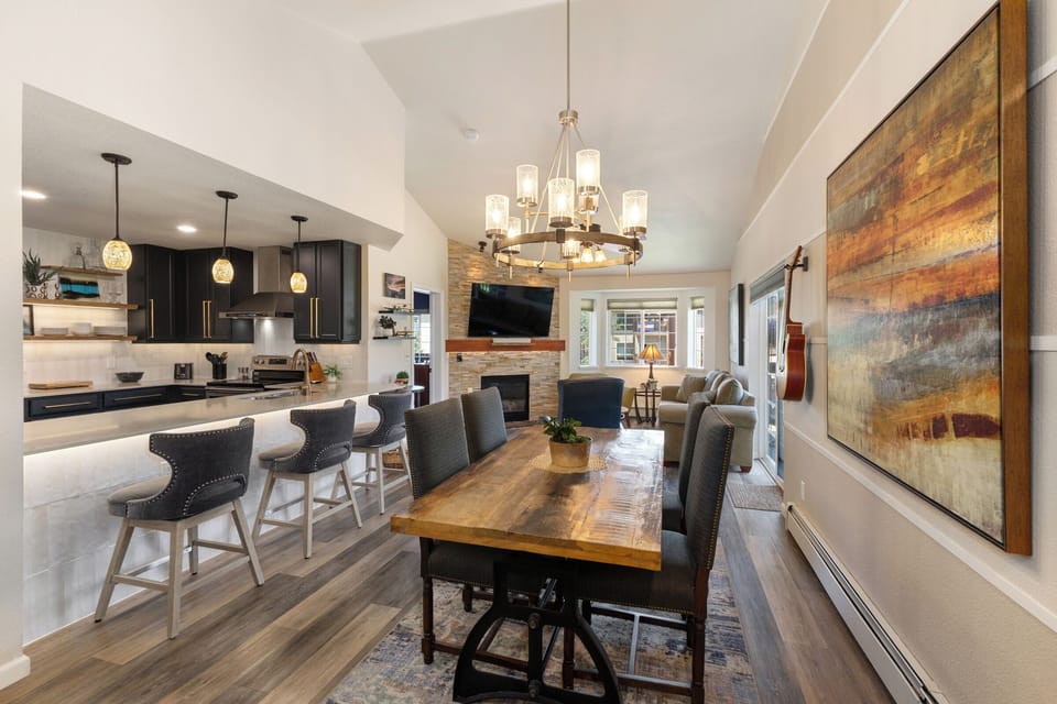 Breakfast Bar for 3 | Kitchen | View from Dining Area