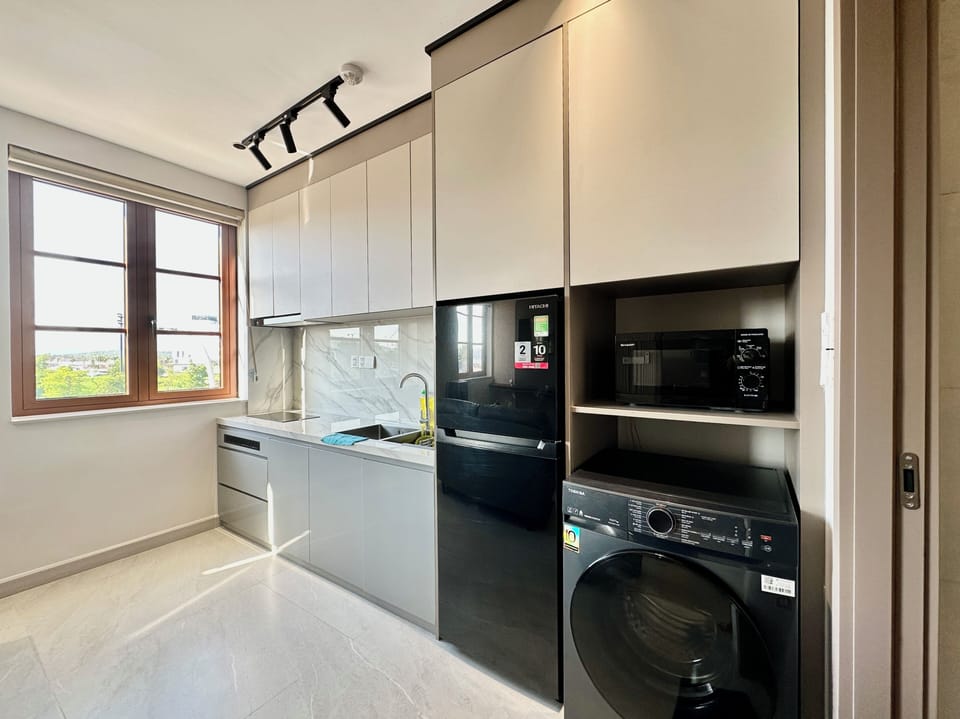 Family Apartment, 2 Bedrooms, Kitchen, City View | Private kitchen | Fridge, microwave, stovetop, cookware/dishes/utensils