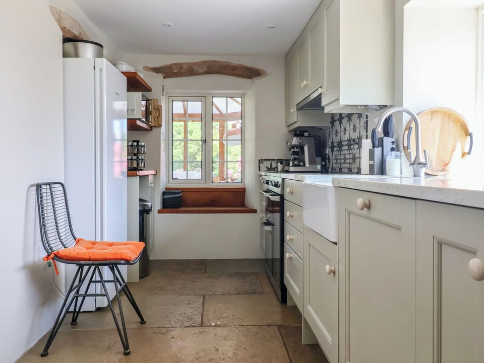 Dishwasher, cookware/dishes/utensils