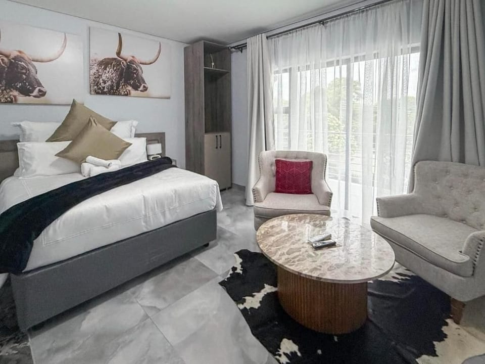 Executive Double Room, Balcony | Desk, iron/ironing board (on request), WiFi (free)
