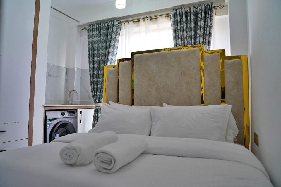 Classic Studio, City View | Desk, laptop workspace, iron/ironing board, WiFi (free)