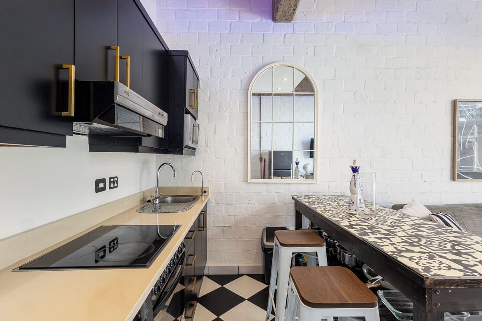 Deluxe Apartment, Mountain View | Private kitchen