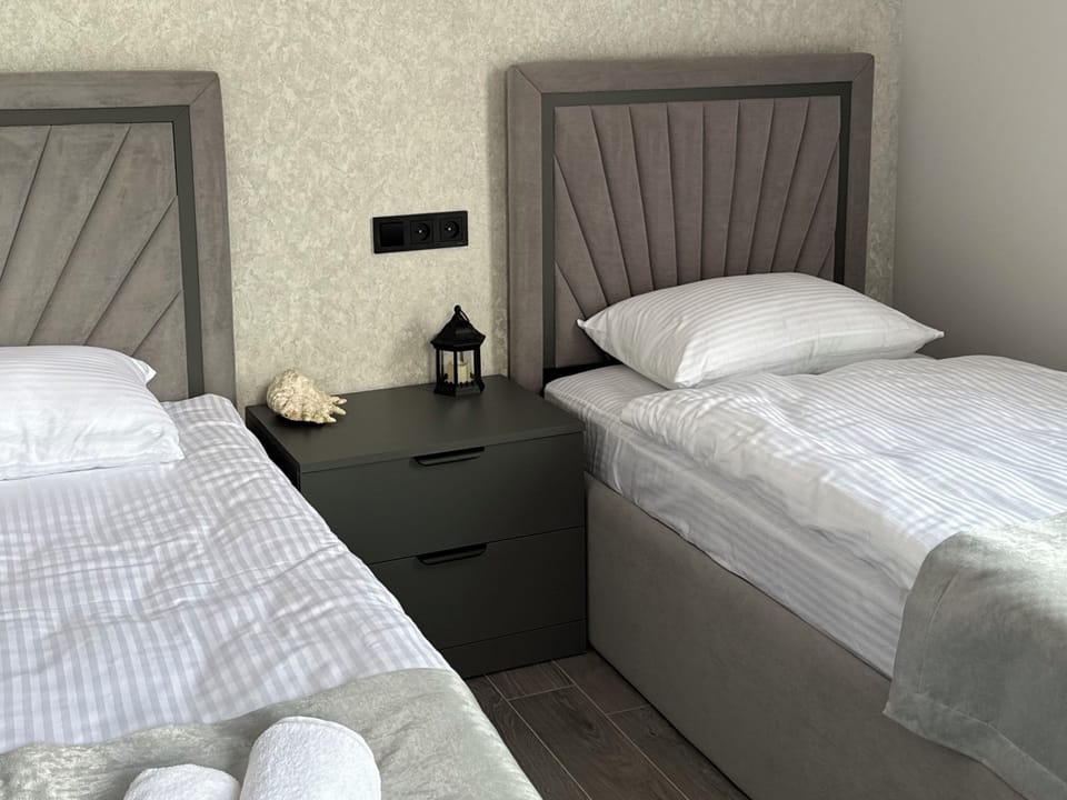 Deluxe Triple Room, Balcony | WiFi (free)