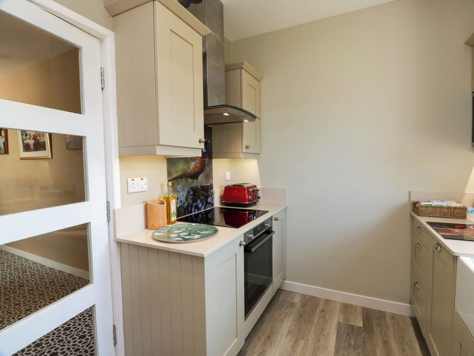 Dishwasher, cookware/dishes/utensils