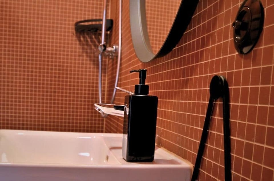 Double Room, Pets Allowed, Garden View | Bathroom | Shower, hair dryer, towels, toilet paper