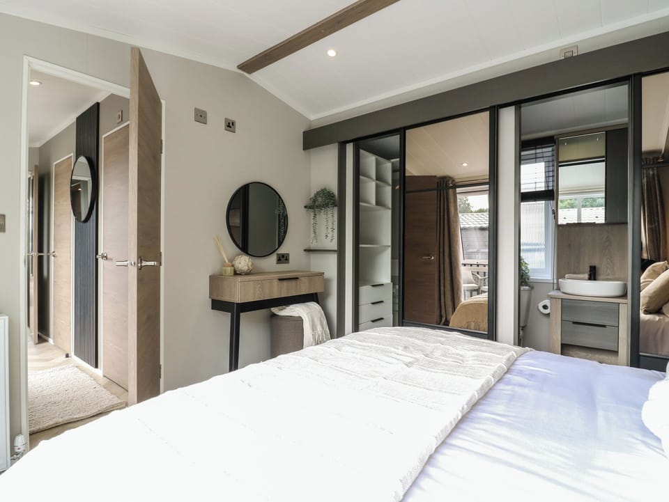 2 bedrooms, WiFi (free), individually decorated, individually furnished