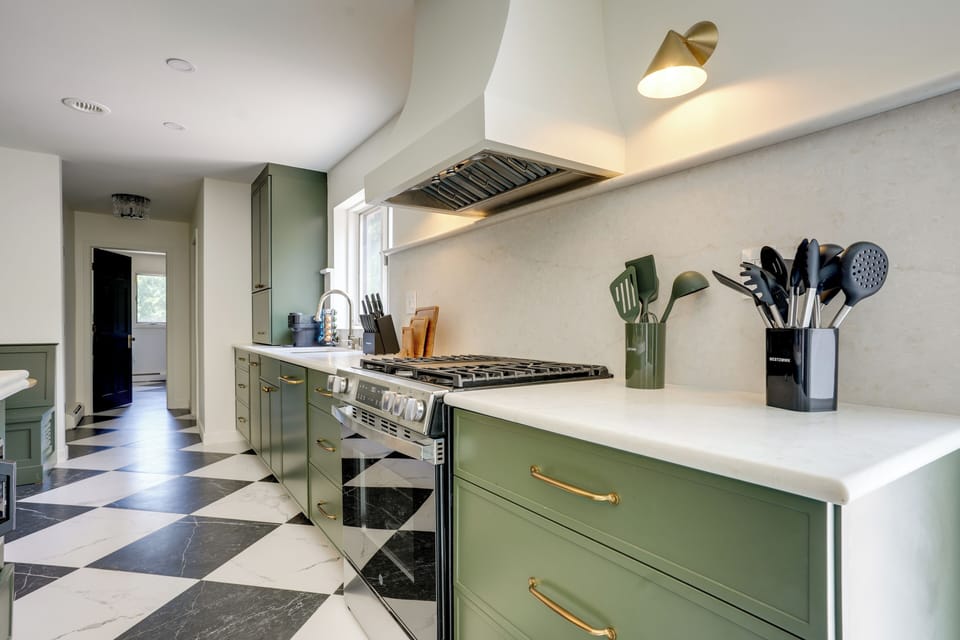 House (6 Bedrooms) | Interior