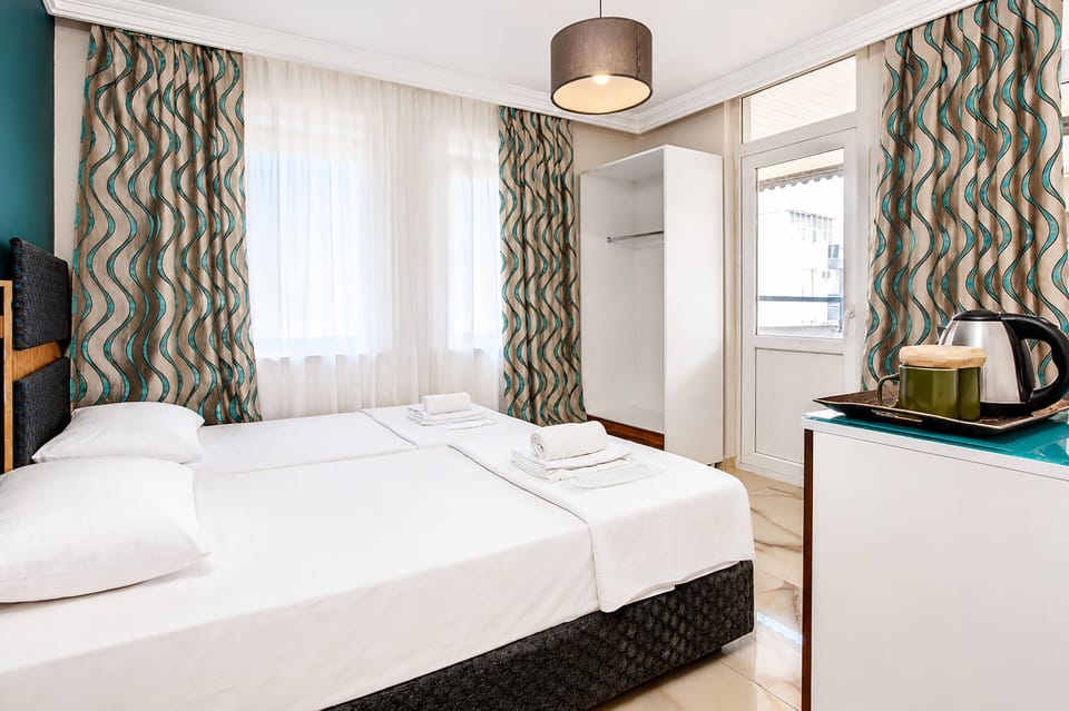Family Room with Balcony | Desk, laptop workspace, WiFi (free), bed sheets