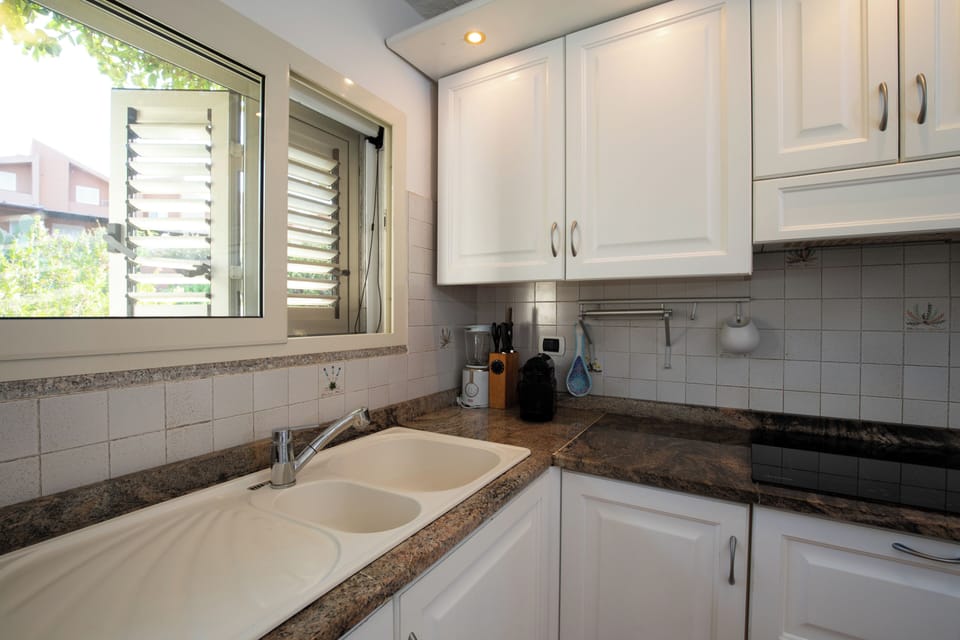 Apartment, 3 Bedrooms, Patio | Private kitchen | Espresso maker, coffee/tea maker