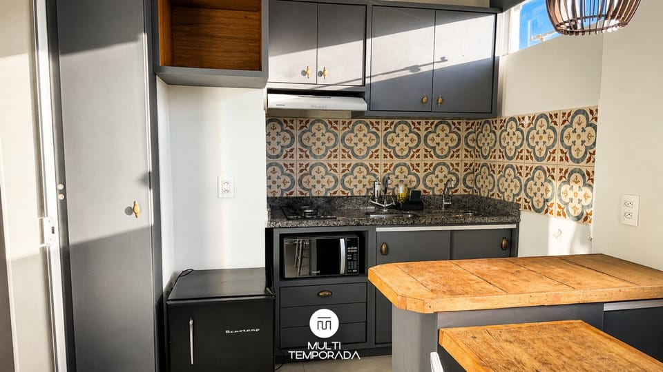 Comfort Apartment, 1 Bedroom, Kitchen | Private kitchen | Cookware/dishes/utensils, kitchen island