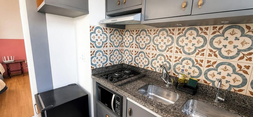 Comfort Apartment, 1 Bedroom, Kitchen | Private kitchen | Cookware/dishes/utensils, kitchen island