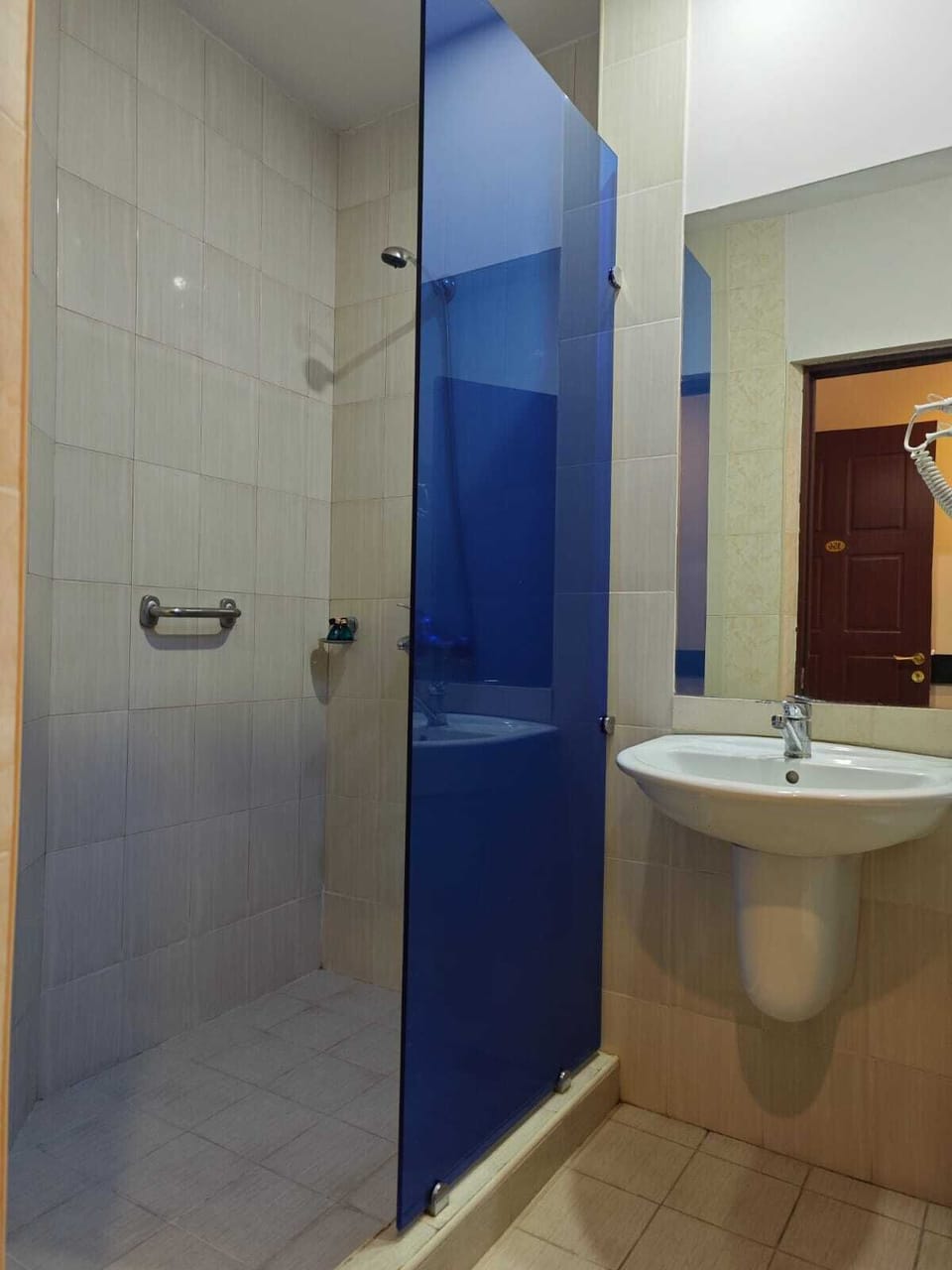 Twin Room, City View | Bathroom
