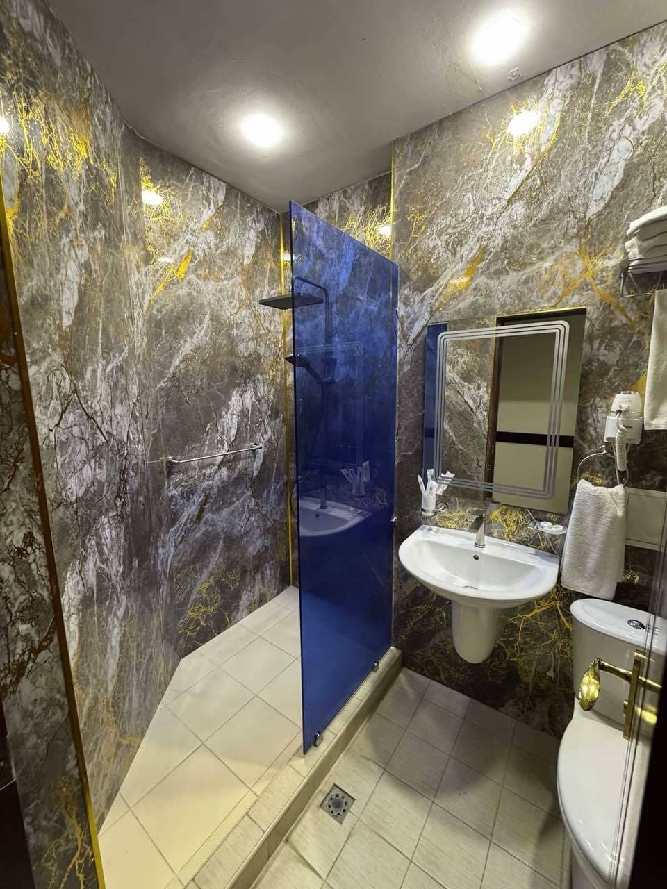Double or Twin Room | Bathroom